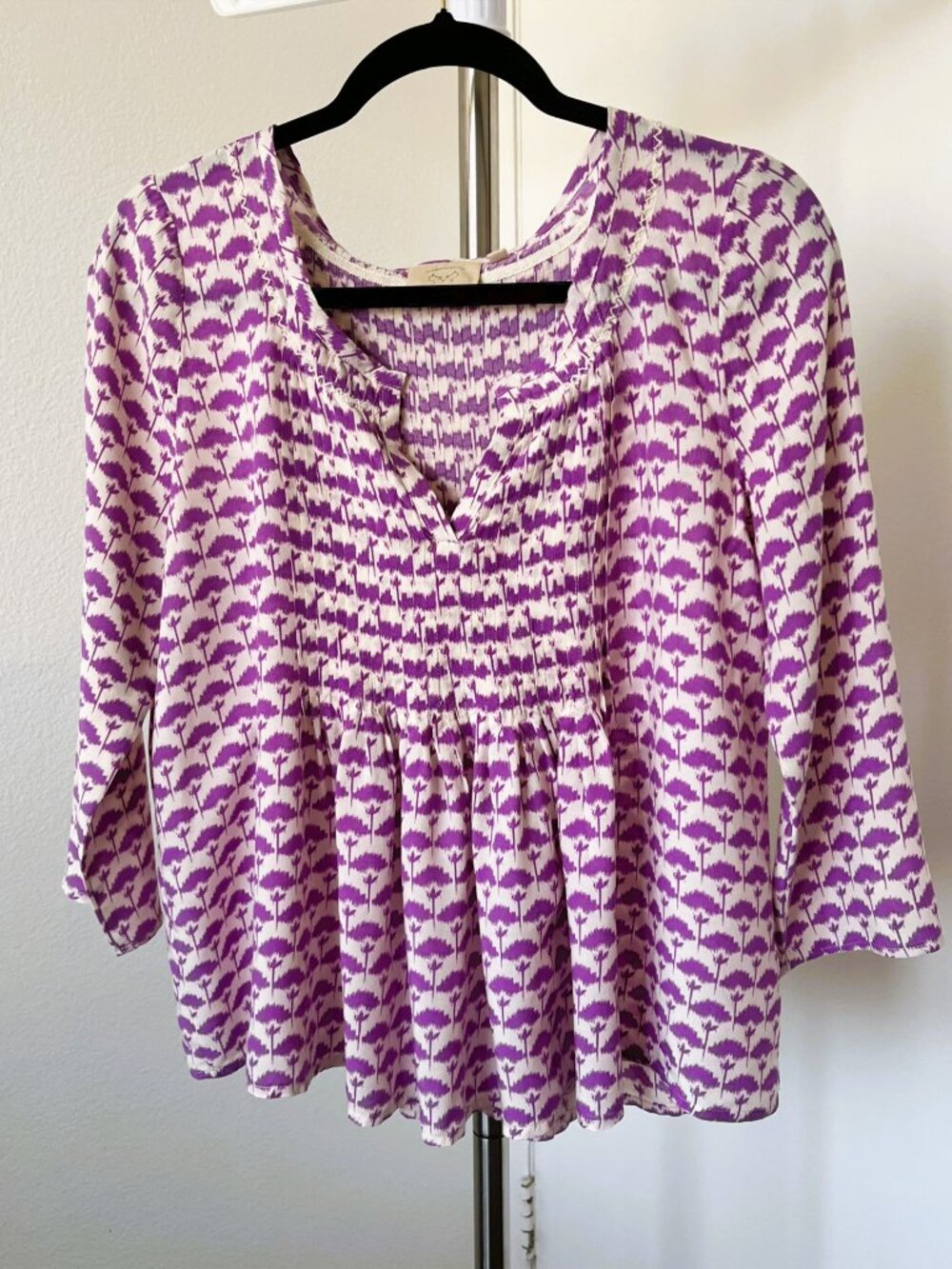 Anthropologie Vanessa Virginia Blouse Size 6 Purple Floral Pleated V-Neck Rayon